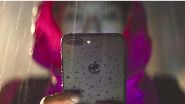iPhone 7 có khả năng chống nước và bụi bẩn