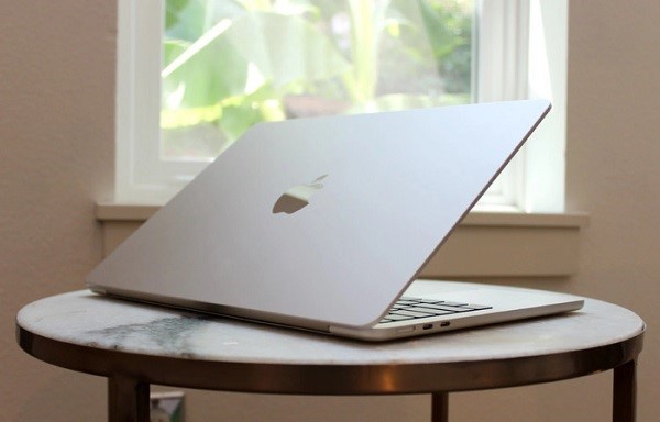 Apple Macbook Air M2.