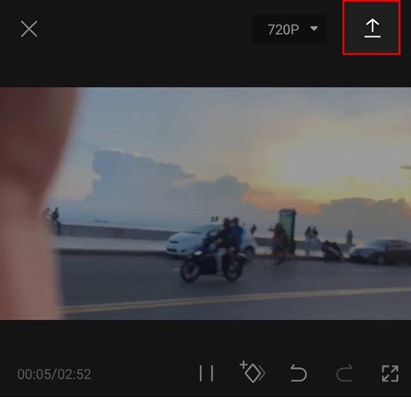 Chọn biểu tượng hình mũi tên bên phải màn hình để lưu video CapCut về