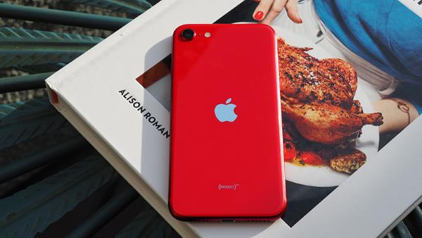 iPhone SE 2020 phiên bản đỏ (PRODUCT)RED với thiết kế truyền thống 