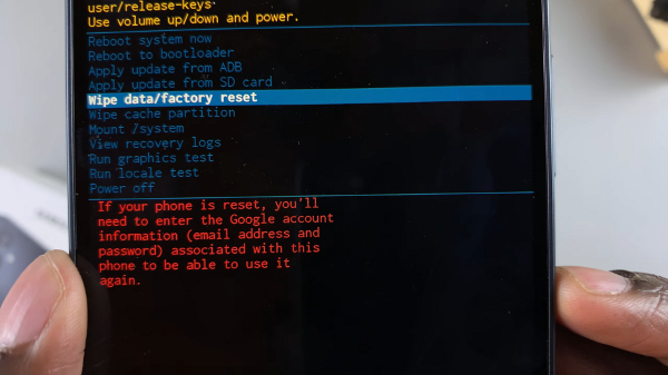 Di chuyển đến mục Wipe data/factory reset