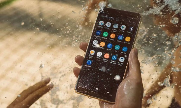 OPPO bị lỗi sau khi bị rơi vào nước hoặc tiếp xúc với nước