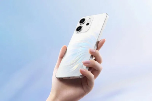 OPPO Reno 14 F sở hữu phong cách thiết kế sang trọng