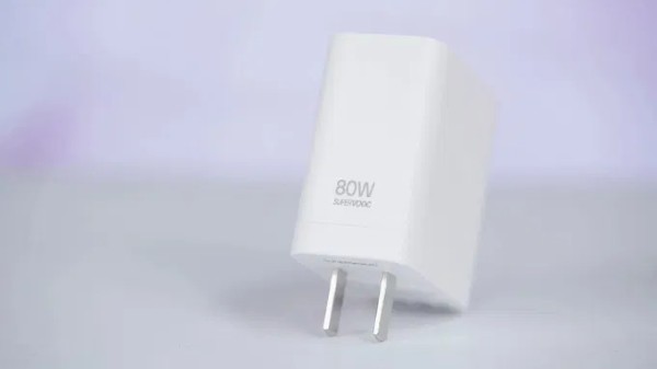 OPPO Reno14 trang bị viên pin 6000 mAh và sạc nhanh 80W