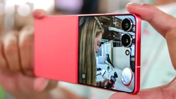 Nhờ ProVisual Engine AI, Z Flip7 cải thiện khả năng chụp ảnh hơn Z Flip 6