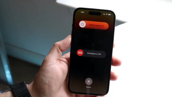 Nhấn nút nguồn cho đến khi màn hình tắt