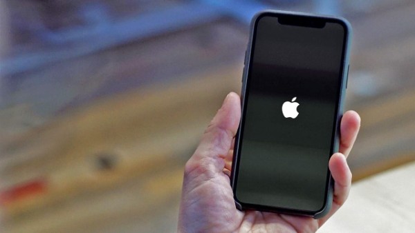 Phí sửa chữa iPhone bị treo táo tùy thuộc từng trường hợp