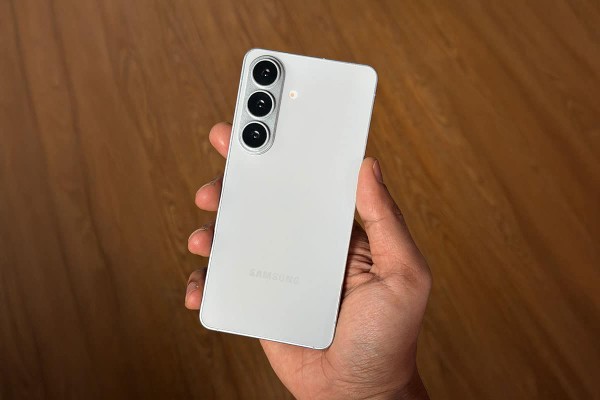 Galaxy S26 5G sở hữu thiết kế mỏng nhẹ và gọn gàng