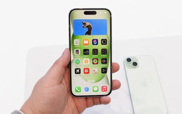 Màn hình iPhone 15 sử dụng tấm nền Super Retina XDR OLED 6.1 inch