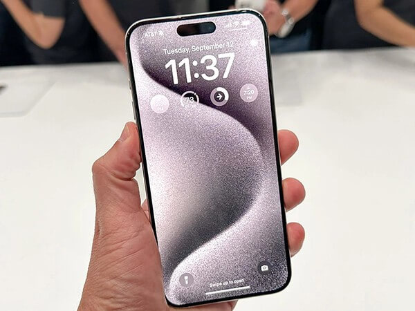 iPhone 15 Pro Max sở hữu màn hình Dynamic Island với nhiều tính năng hữu ích 