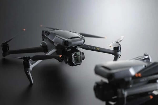 Thiết bị bay flycam chuyên phục vụ quay video và chụp ảnh từ trên cao