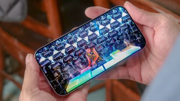 Trải nghiệm hiệu năng trên iPhone 16 và iPhone 17