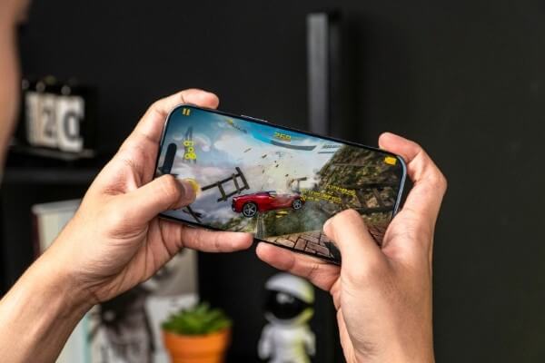 So sánh hiệu năng iPhone 17 và iPhone 17 Pro Max