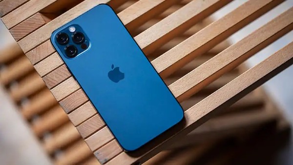 iPhone cũ có thể xuất hiện nhiều vết trầy xước hoặc pin xuống cấp