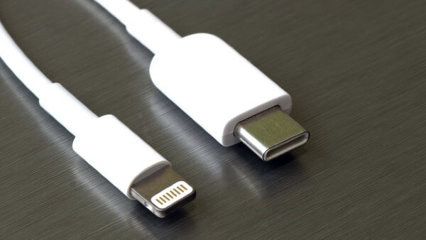 So sánh chuẩn sạc iPhone Type C với iPhone Lightning