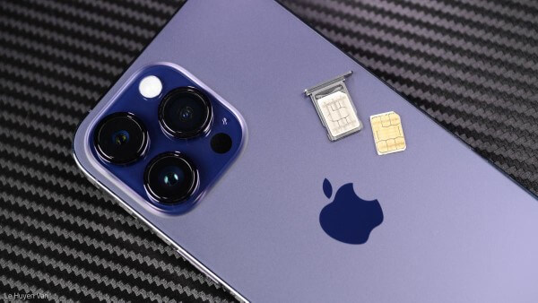 Các mẫu iPhone VN/A vẫn được trang bị khe SIM vật lý kết hợp eSIM 