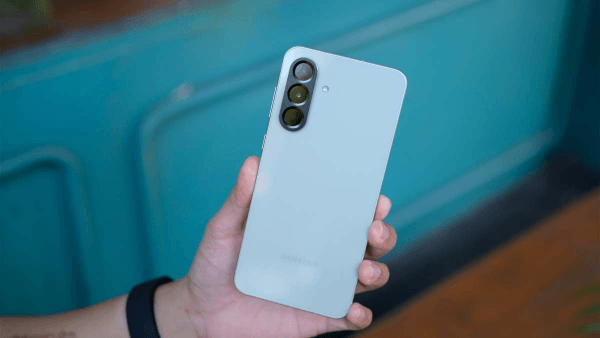 Samsung Galaxy A có ngoại hình trẻ trung với n thiết kế tối giản